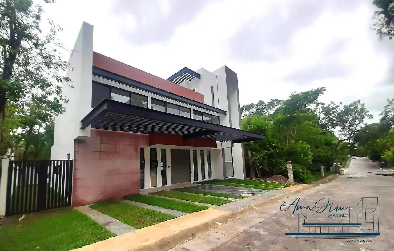 Vila Amajim By Amador Puerto Morelos